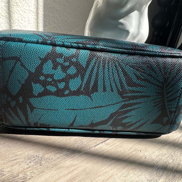 YSL Toiletry/Makeup/Cosmetic Pouch - Picture 6 of 16
